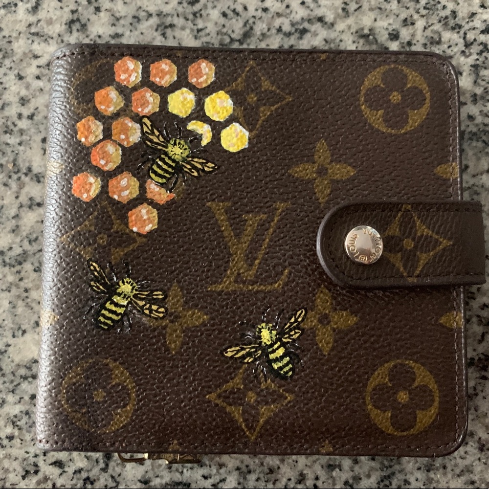 💯 % Authentic Louis Vuitton Vintage Wallet. EUC